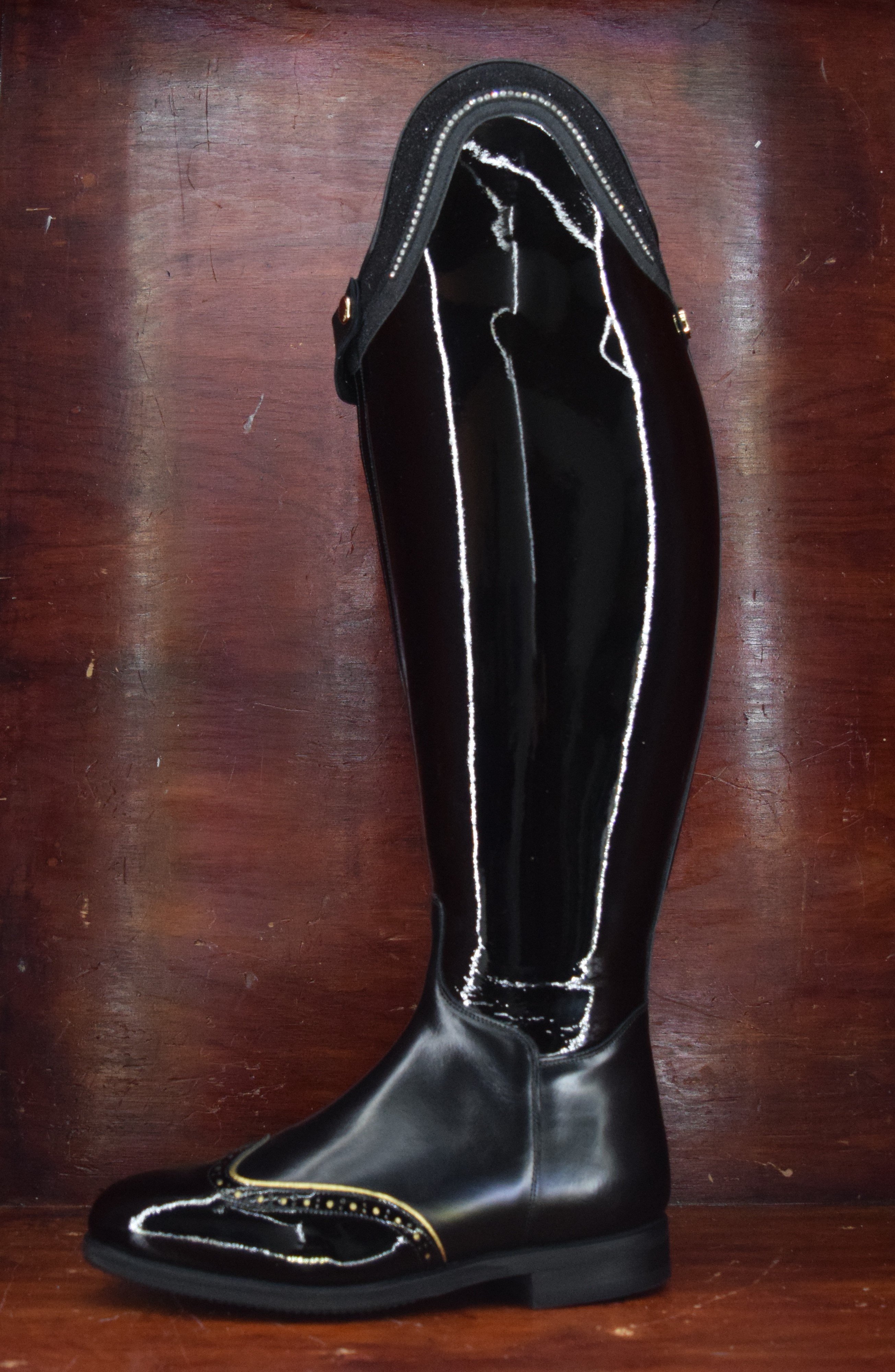 Celeris Amazona Sort Gloss Guld pipe